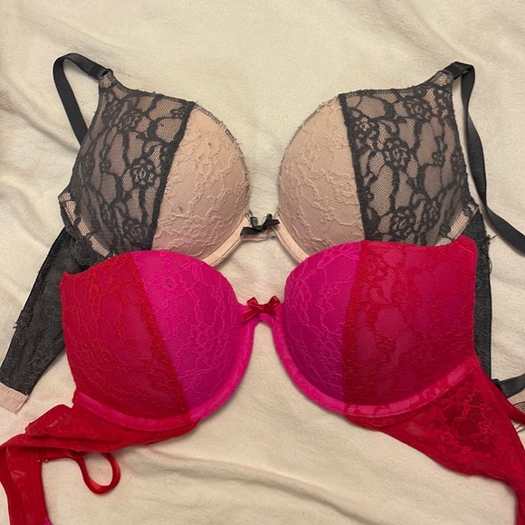 Victoria’s Secret lace bras - Picture 1 of 3